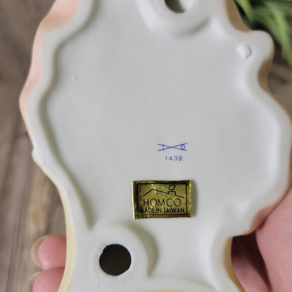 Vintage Sitting Lady Figurine, Homco 1452 - Picture 6 of 6